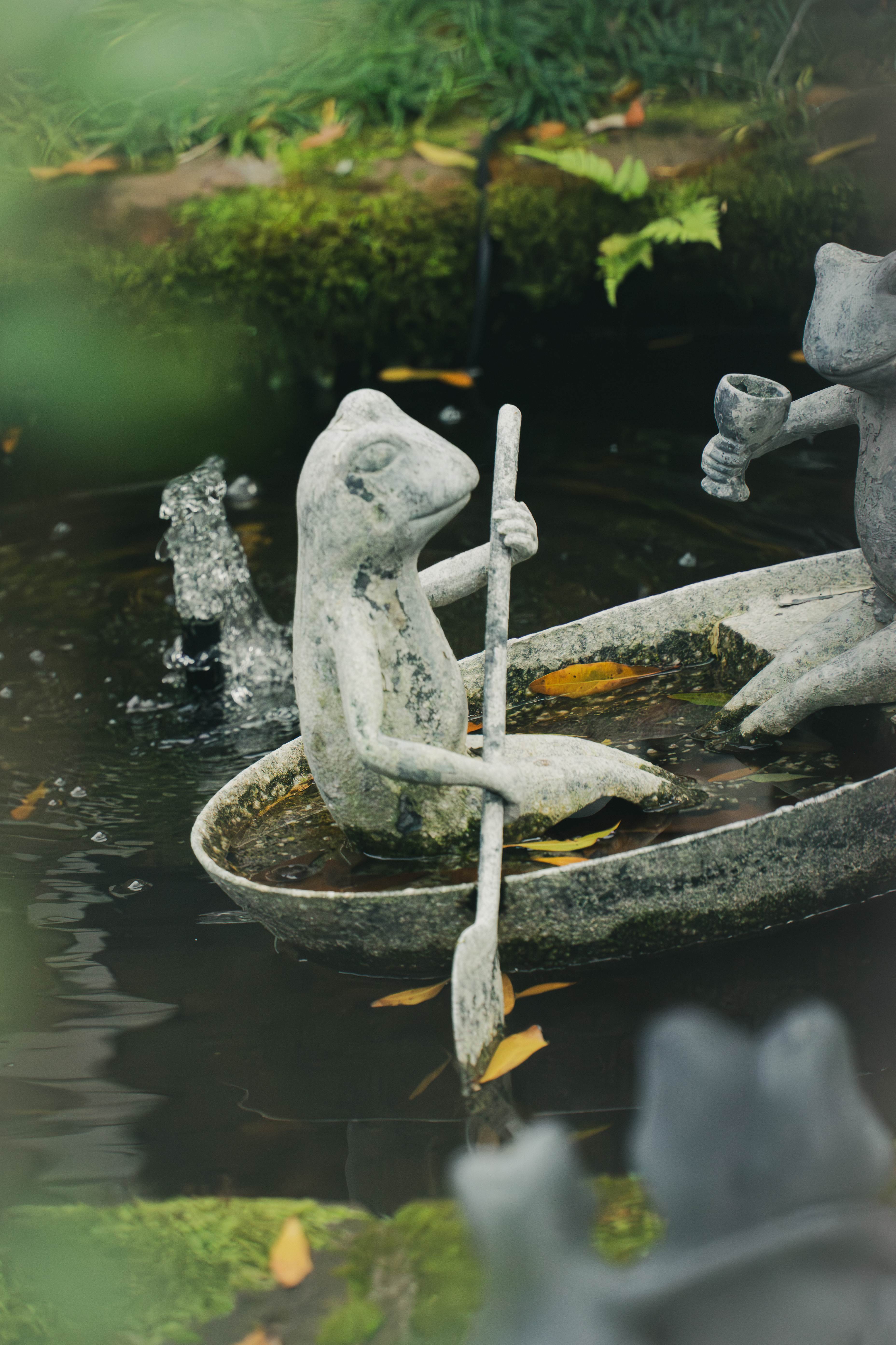 Frog Statue Rowing